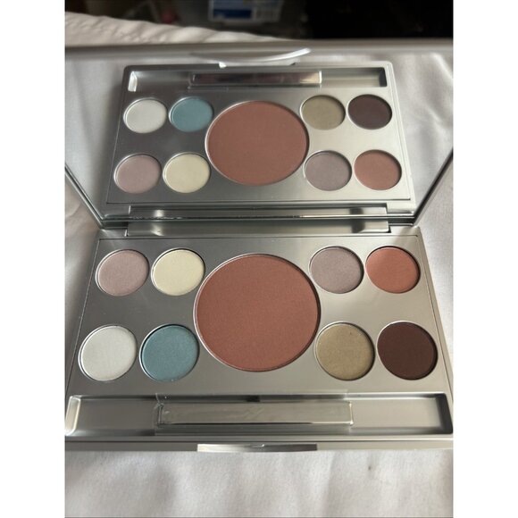 Models prefer Eight multi-faceted gemstone eye shadows & blush Pastel lite color - Picture 2 of 12